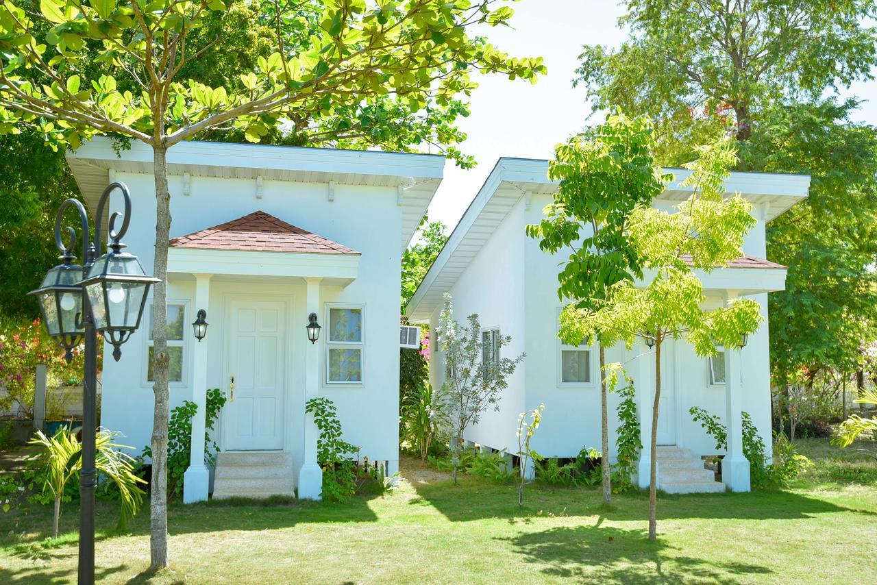 Hotel Casablanca By The Sea Olango Island Exterior foto